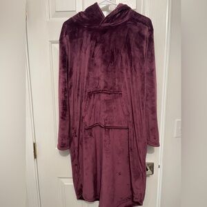 32 Degrees Plush Maroon Hooded Sweatshirt